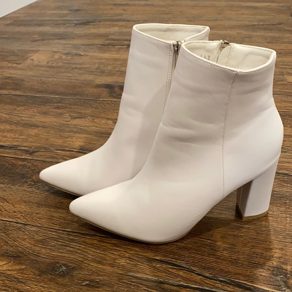 she&in Shoes - White Heeled Boots